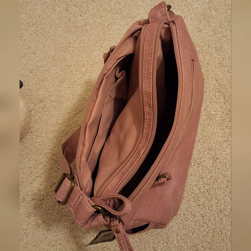Bueno Collection, NWT, Woman's Hand/Cross Body Bag - Picture 8 of 9